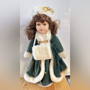 🎄 4/25$ Vintage, Porcelain Doll green Winter Outfit, Ringlet Hair, and Stand.